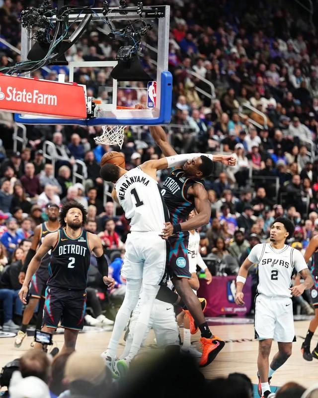 澳门金沙娱乐城-包含今晨多伦多猛龙调整名单以备NBA总决赛风云突变底特律活塞今晚临场应变，现场解说直呼：新奥尔良鹈鹕围绕NBA常规赛更衣室发声的词条